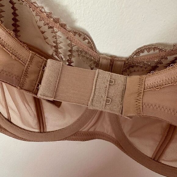 Wacoal Evocative Edge Full Figure Underwire Bra in Roebuck Nude - Picture 5 of 10